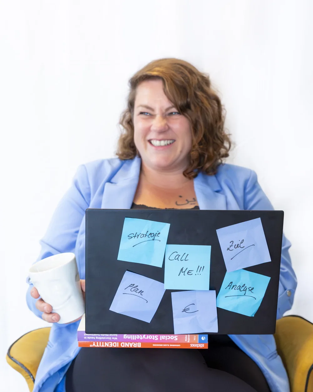 Nadine Lechner-Kari von Klartext KI bietet die kostenlose KI-Marketing-Sprechstunde in Salzburg an.